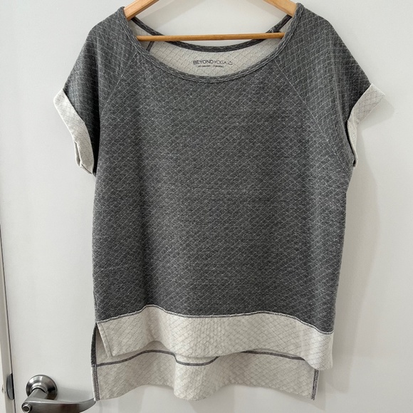 Beyond Yoga Short Sleeve Top, Size M, in Grey - Picture 6 of 7
